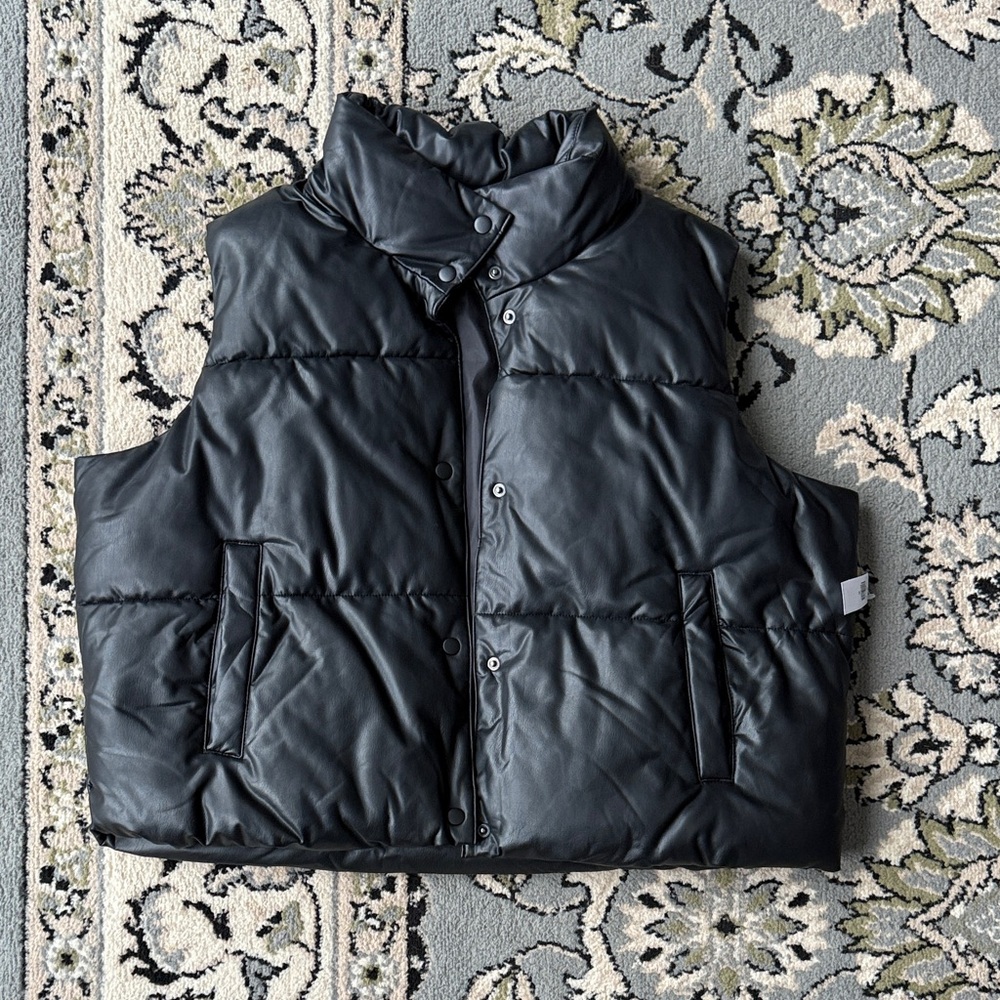 NWT Old Navy Size XL Black Puffer Vest